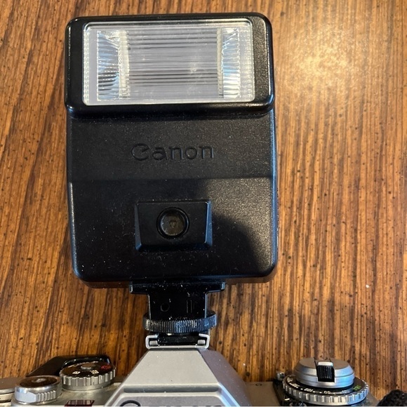 Vintage Canon AV-1 SLR Film Camera Kit - Picture 6 of 14